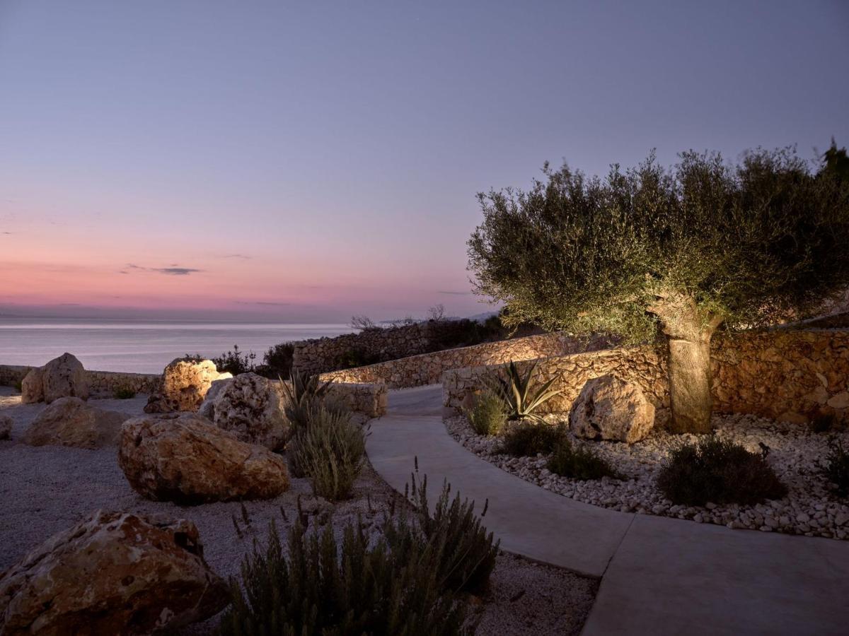 Rebek Luxury Villas & Suites Apartment *